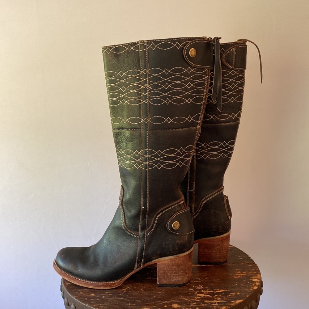 Freebird by Steven Oxford Embroidered Western style boots by Steve Madden. W 10